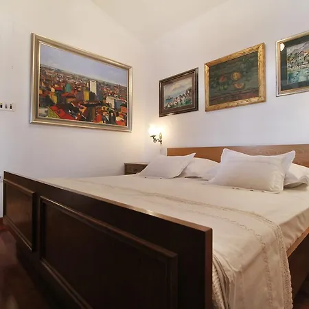 Studio 11063a Apartment *